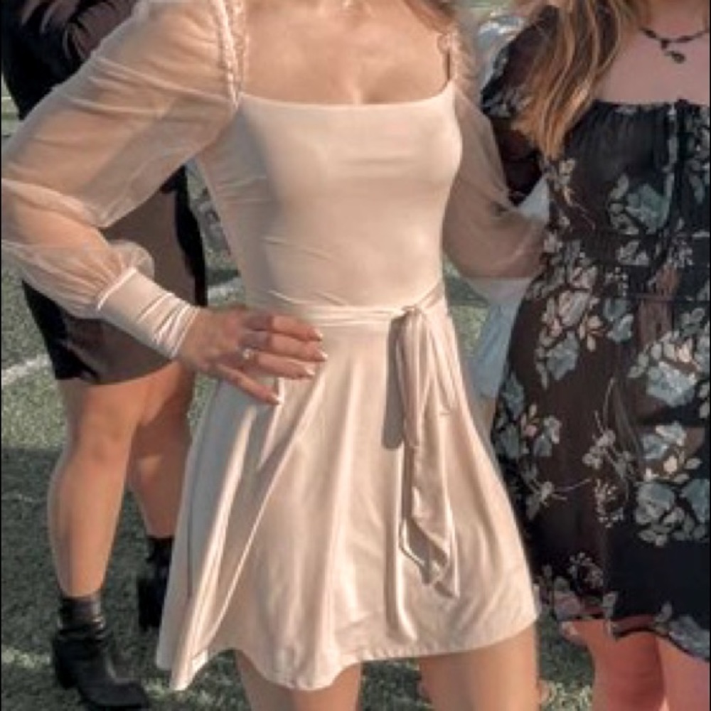 Lucy in the Sky. Ari long sleeve dress.